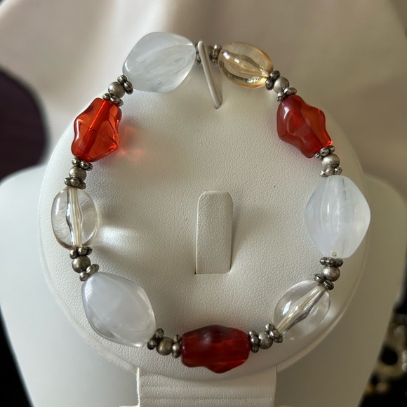 🌹3/$10 - Acrylic beaded stretch bracelet, red, opaque white and clear, EUC🌹 - Picture 1 of 1